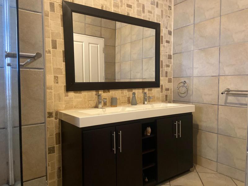 3 Bedroom Property for Sale in Oakdale Western Cape